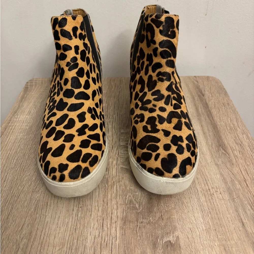 Coconuts by Matisse Lure Hidden Wedge Leopard Print Sneaker Boot Size 8.5